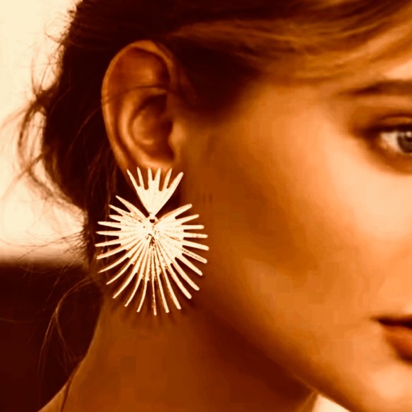 Zara “Radiance” Heart Crown Sunburst Beam Ray Regal Royal Statement Gold Earring - Picture 3 of 14